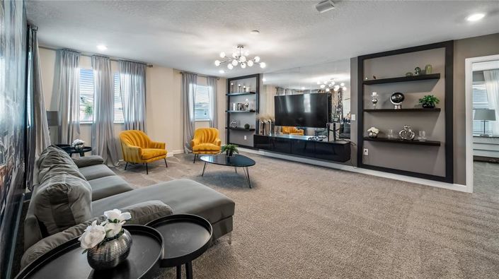 Image No.17-8 Bed Property for sale