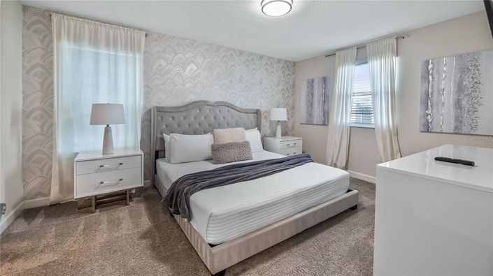 Image No.20-8 Bed Property for sale