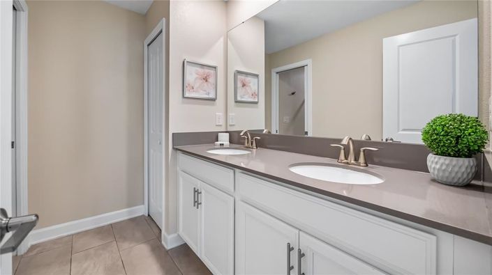 Image No.21-8 Bed Property for sale