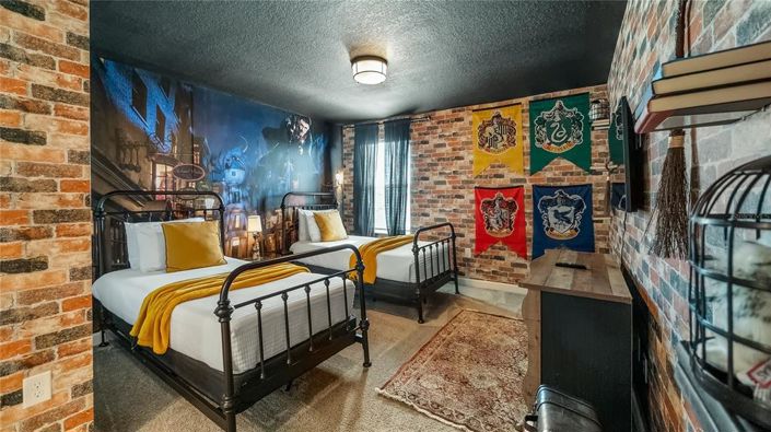 Image No.24-8 Bed Property for sale