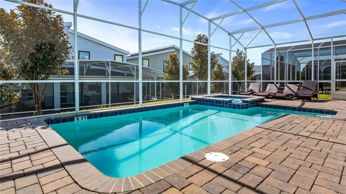 Image No.32-8 Bed Property for sale