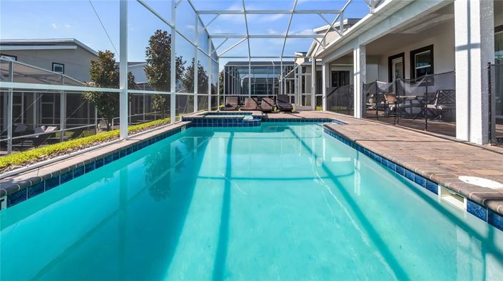 Image No.33-8 Bed Property for sale