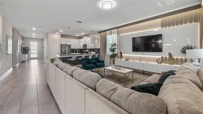 Image No.40-8 Bed Property for sale