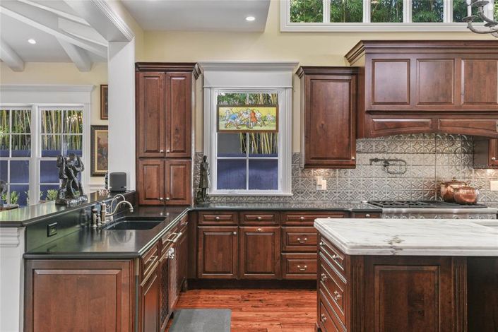 Image No.13-4 Bed Property for sale