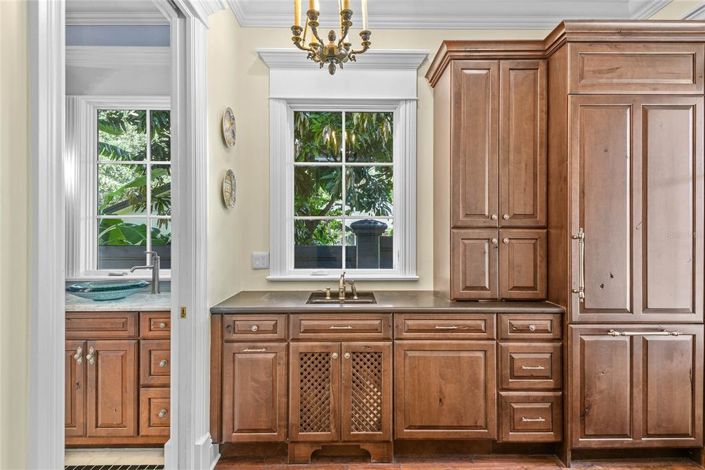 Image No.32-4 Bed Property for sale