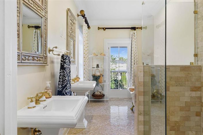 Image No.46-4 Bed Property for sale