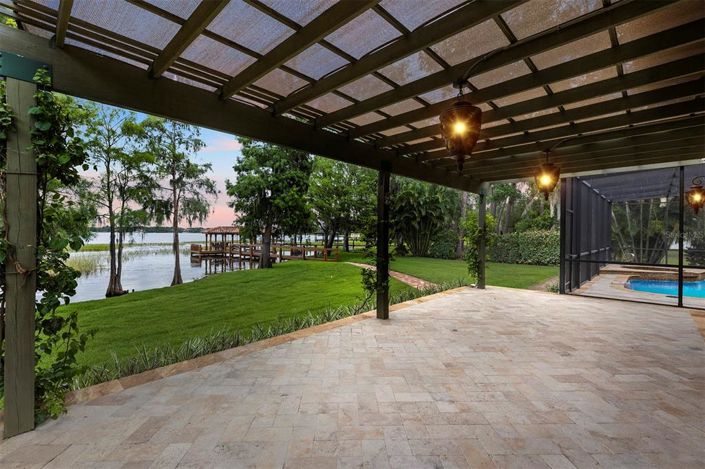 Image No.11-5 Bed Property for sale