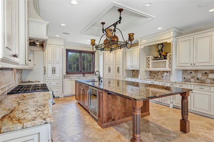 Image No.23-5 Bed Property for sale