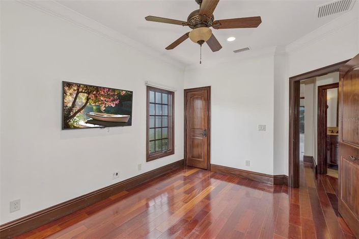 Image No.47-5 Bed Property for sale