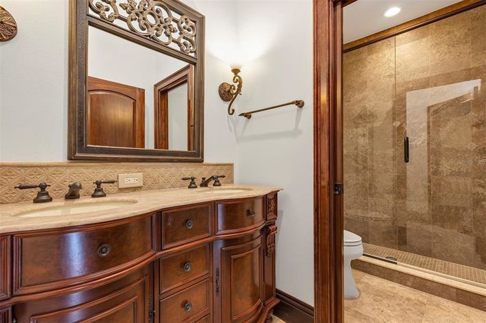 Image No.52-5 Bed Property for sale