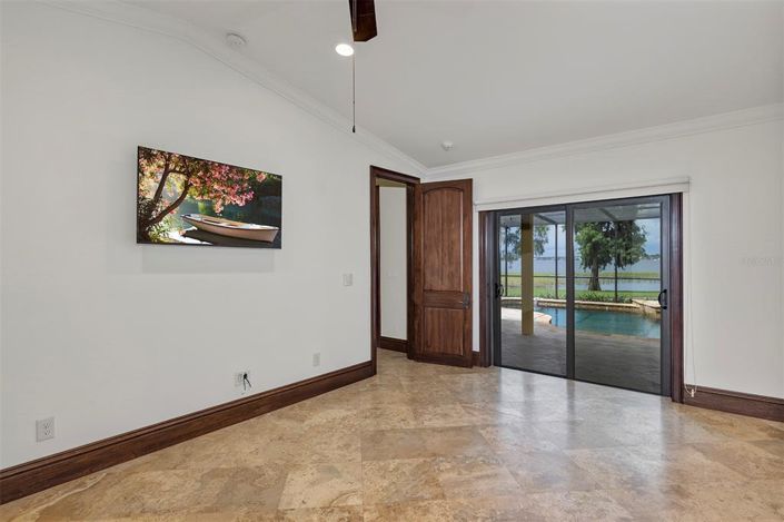 Image No.60-5 Bed Property for sale