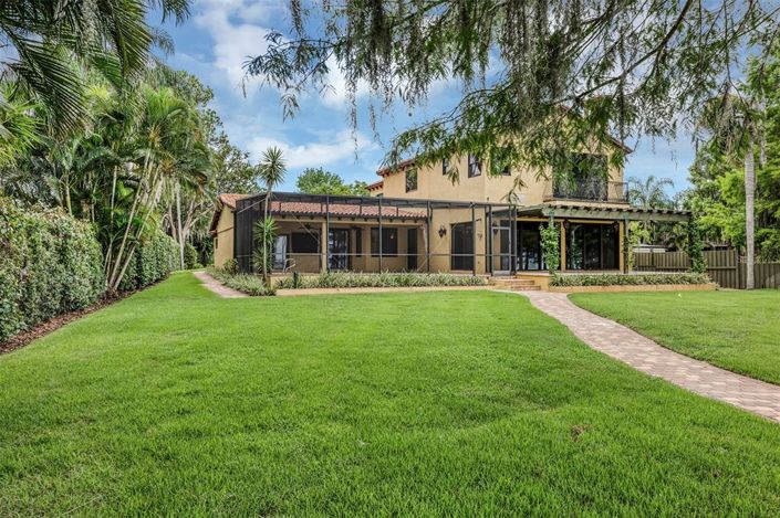 Image No.72-5 Bed Property for sale