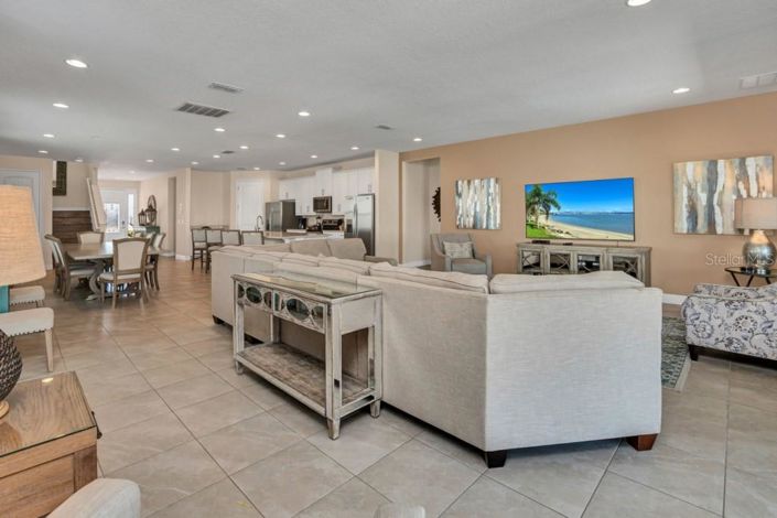 Image No.14-8 Bed Property for sale