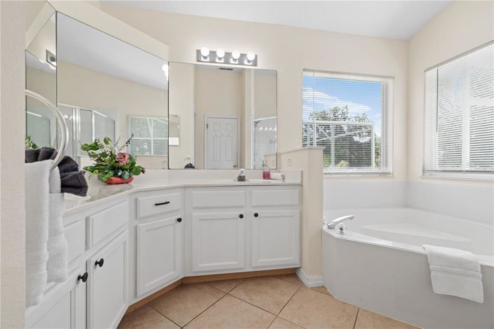 Image No.36-4 Bed Property for sale