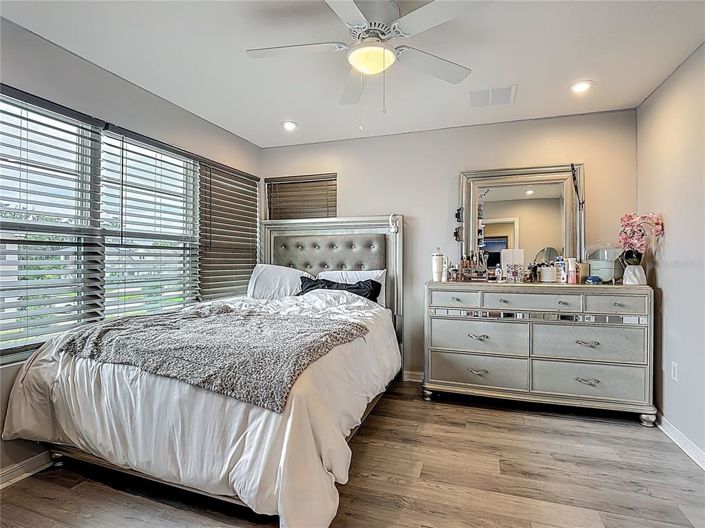 Image No.27-4 Bed Property for sale