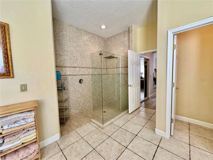 Image No.19-4 Bed Property for sale