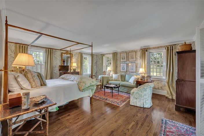 Image No.27-6 Bed Property for sale