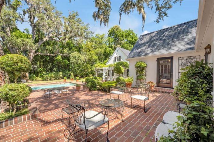 Image No.42-6 Bed Property for sale