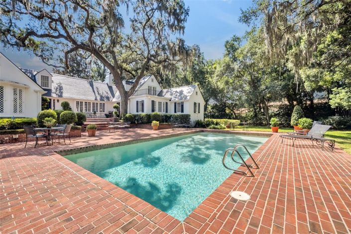 Image No.44-6 Bed Property for sale