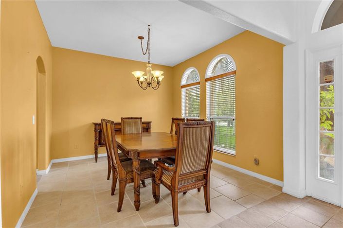 Image No.2-5 Bed Property for sale