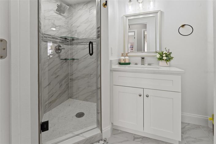 Image No.15-6 Bed Property for sale