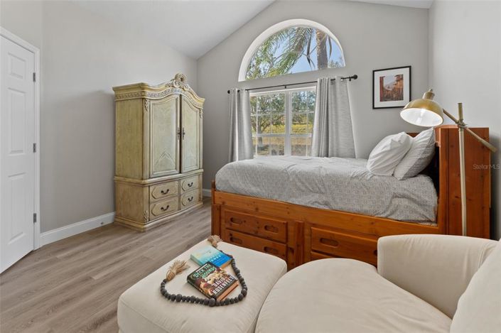 Image No.5-6 Bed Property for sale