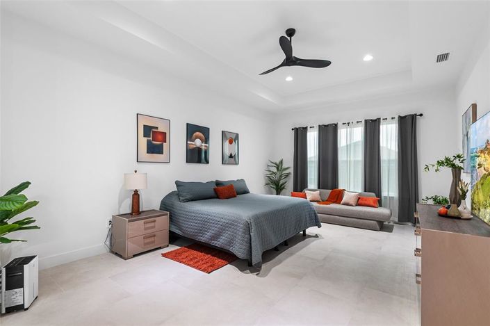 Image No.10-3 Bed Property for sale