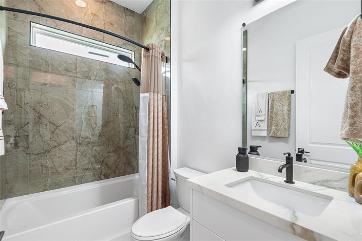 Image No.17-3 Bed Property for sale