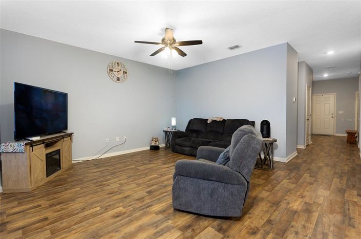 Image No.19-3 Bed Property for sale