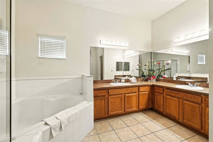 Image No.19-3 Bed Property for sale