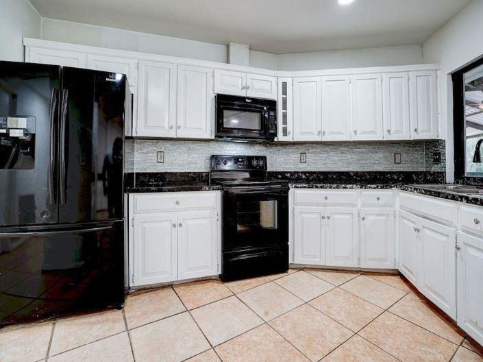 Image No.13-3 Bed Property for sale