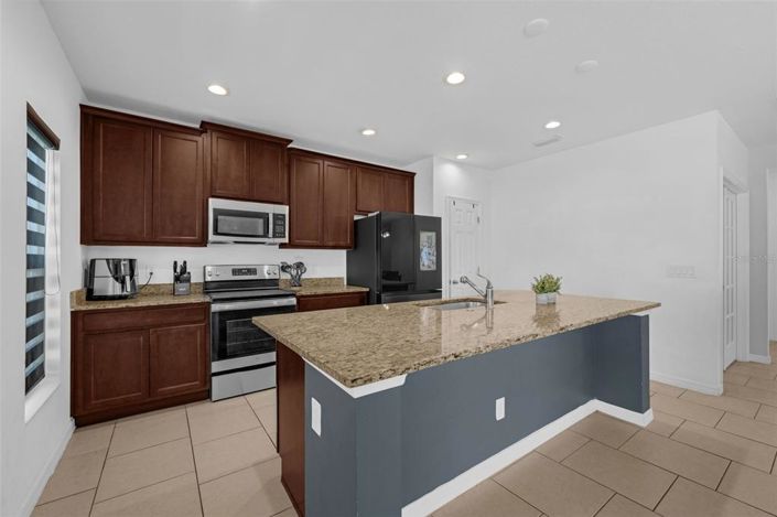 Image No.4-4 Bed Property for sale