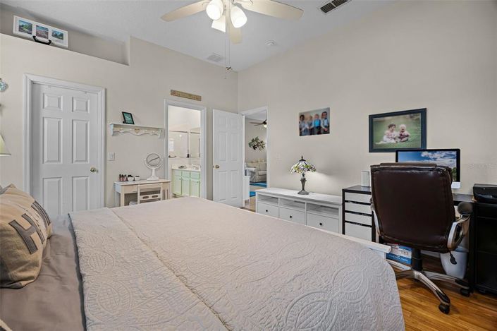 Image No.23-4 Bed Property for sale