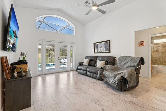 Image No.10-4 Bed Property for sale