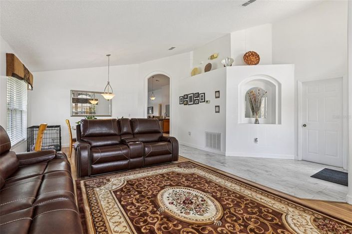 Image No.12-4 Bed Property for sale