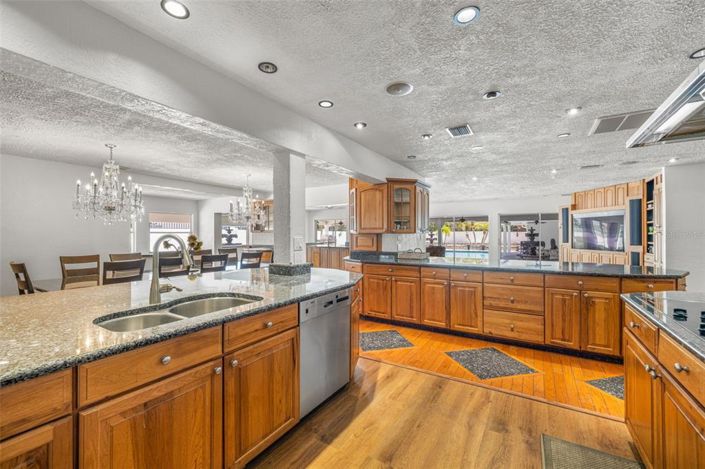 Image No.11-5 Bed Property for sale