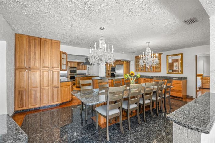 Image No.13-5 Bed Property for sale