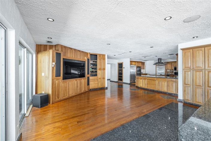 Image No.21-5 Bed Property for sale