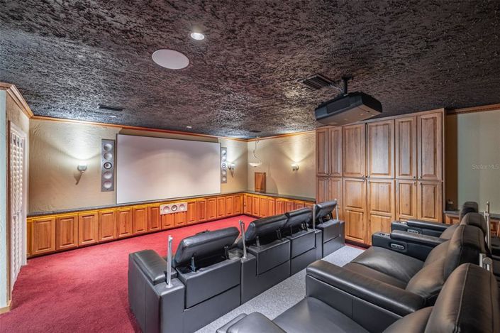 Image No.26-5 Bed Property for sale