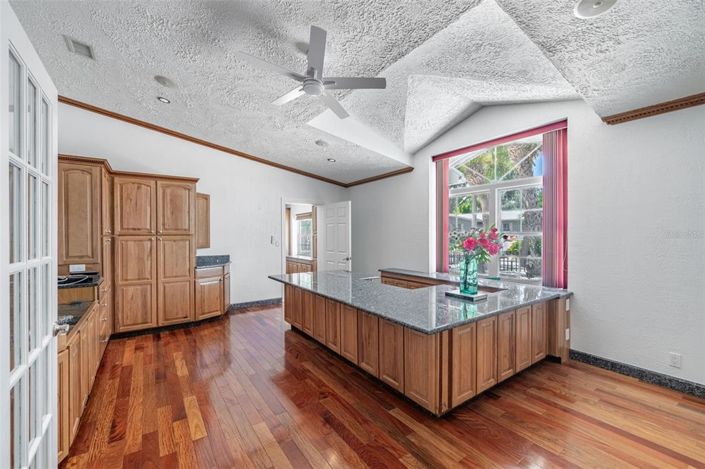 Image No.27-5 Bed Property for sale