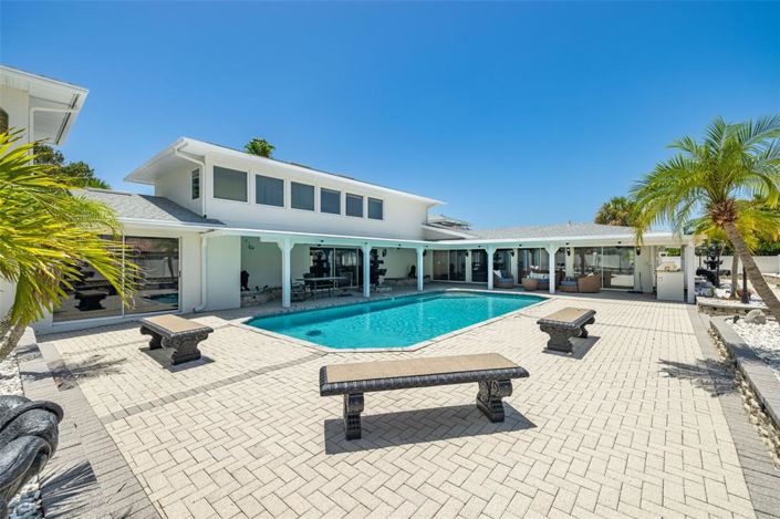 Image No.3-5 Bed Property for sale