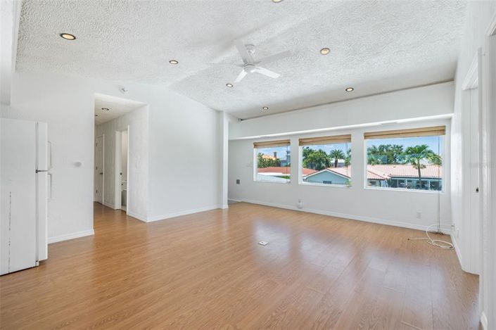 Image No.31-5 Bed Property for sale