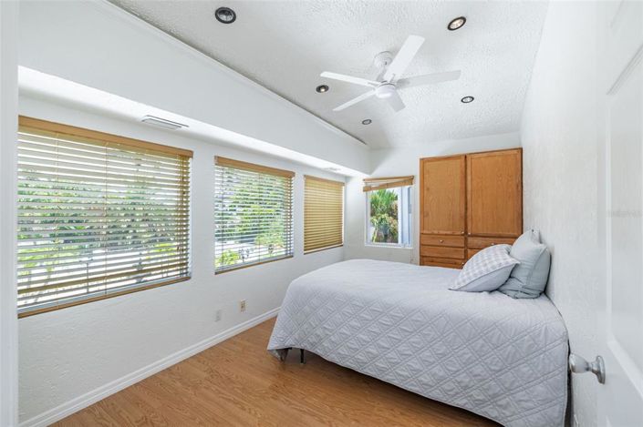 Image No.32-5 Bed Property for sale