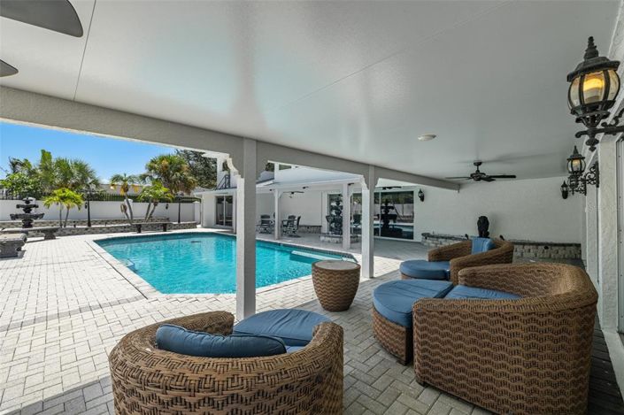 Image No.40-5 Bed Property for sale