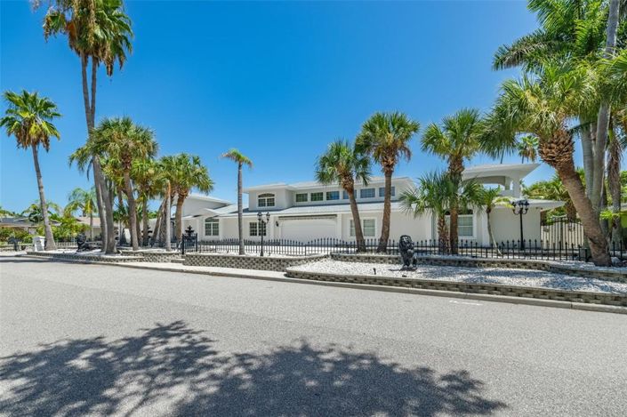 Image No.45-5 Bed Property for sale