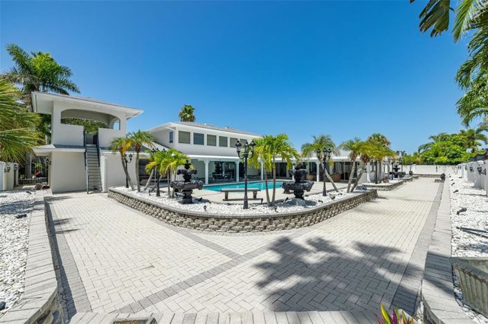 Image No.46-5 Bed Property for sale