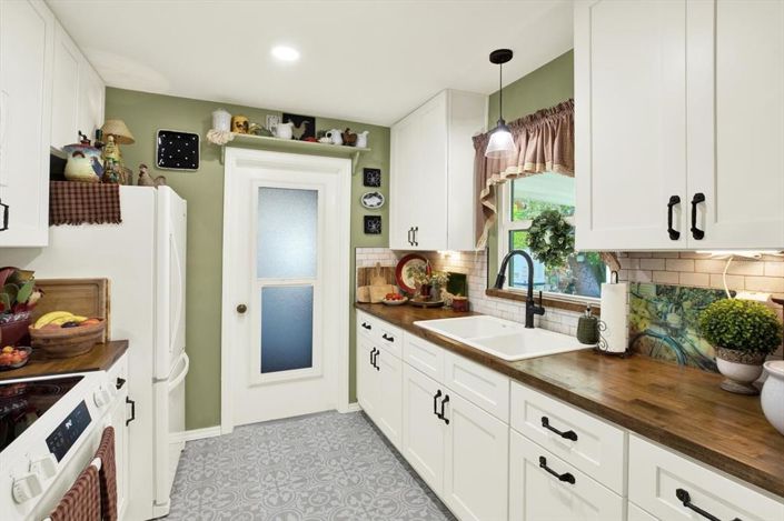 Image No.11-2 Bed Property for sale