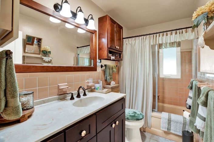 Image No.16-2 Bed Property for sale