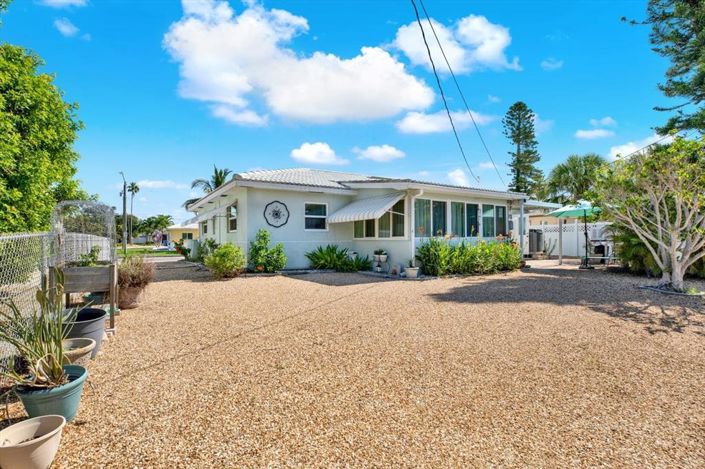 Image No.27-2 Bed Property for sale