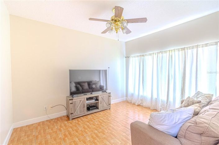 Image No.15-5 Bed Property for sale